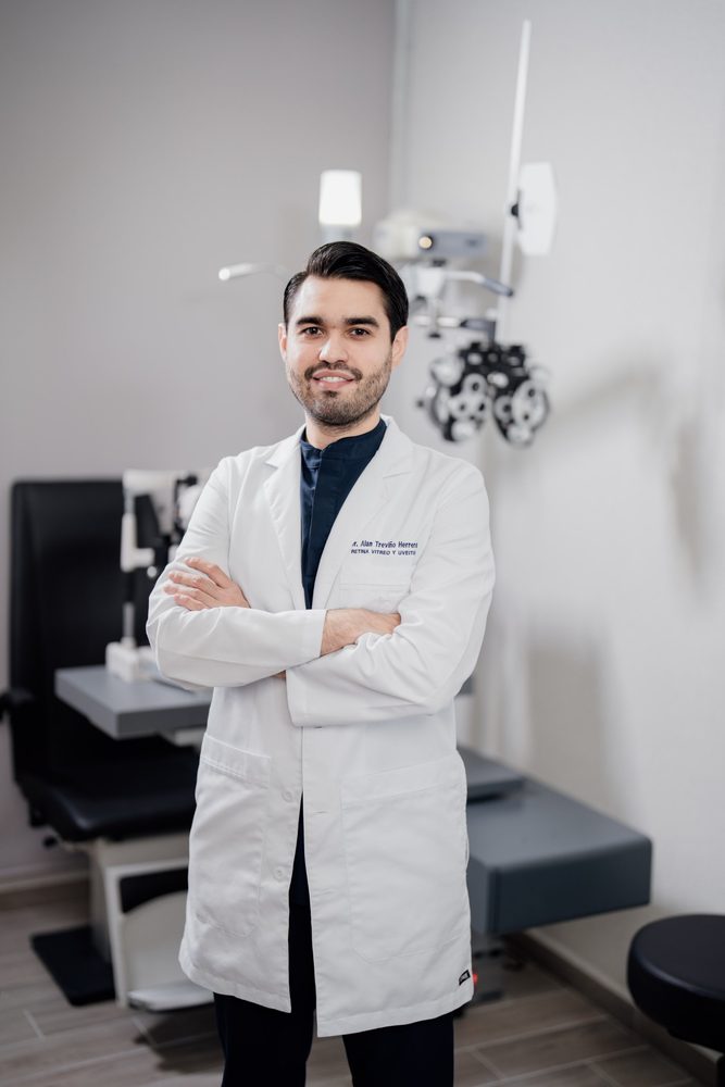Dr. Alan Treviño, oftalmólogo y retinólogo en Monterrey